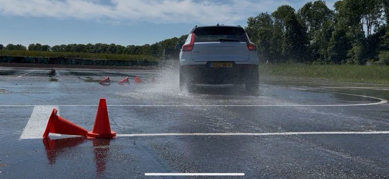 remwegdemo volvo wit